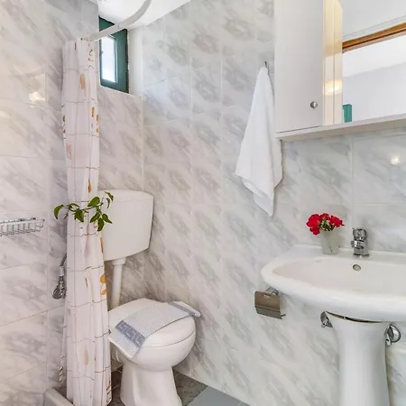 Nikoleta 4 * Никиана