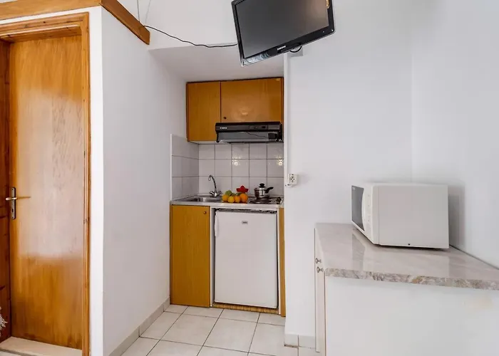 Nikoleta 4 * Nikiana